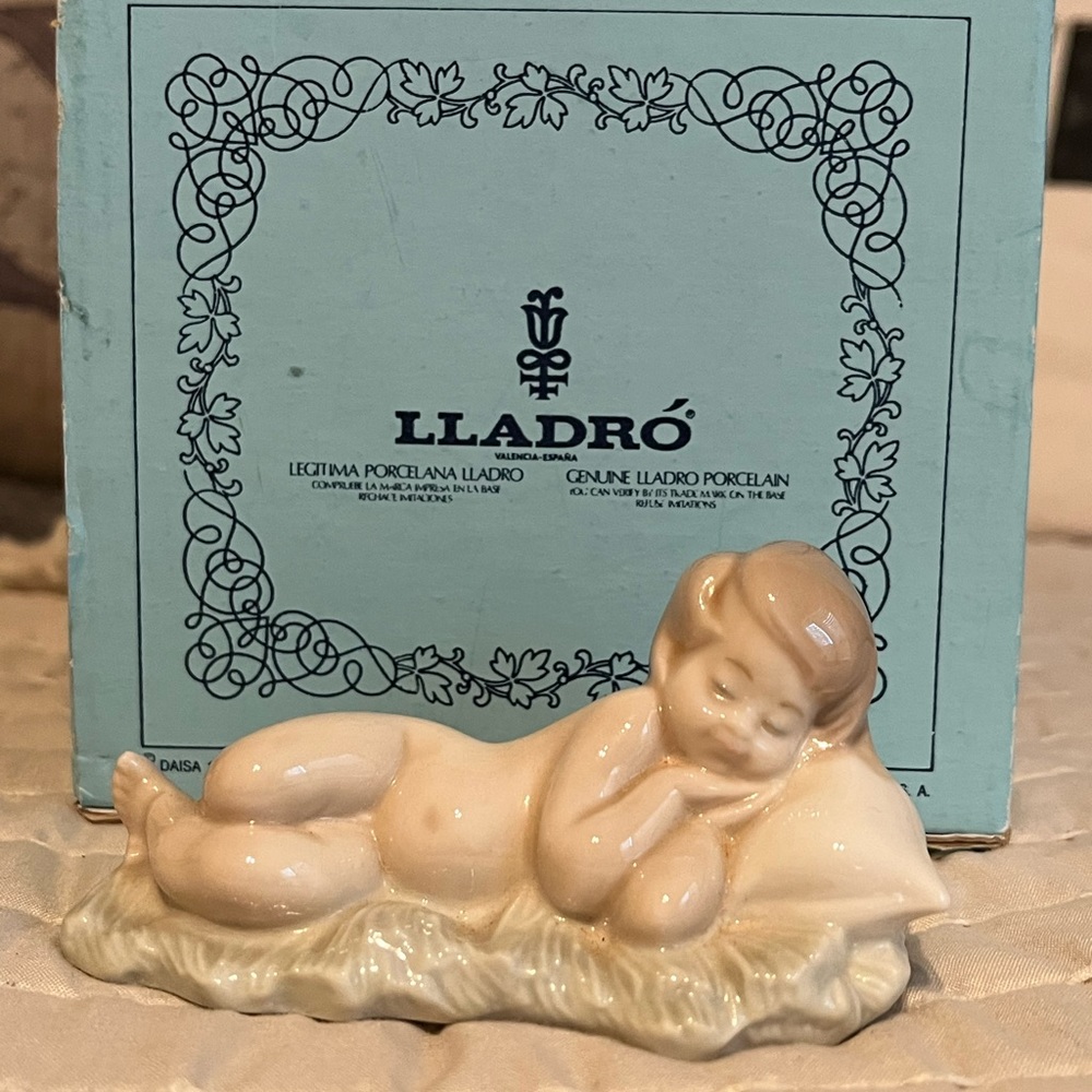 Lladro Baby Jesus Sleeping w/Box #4670